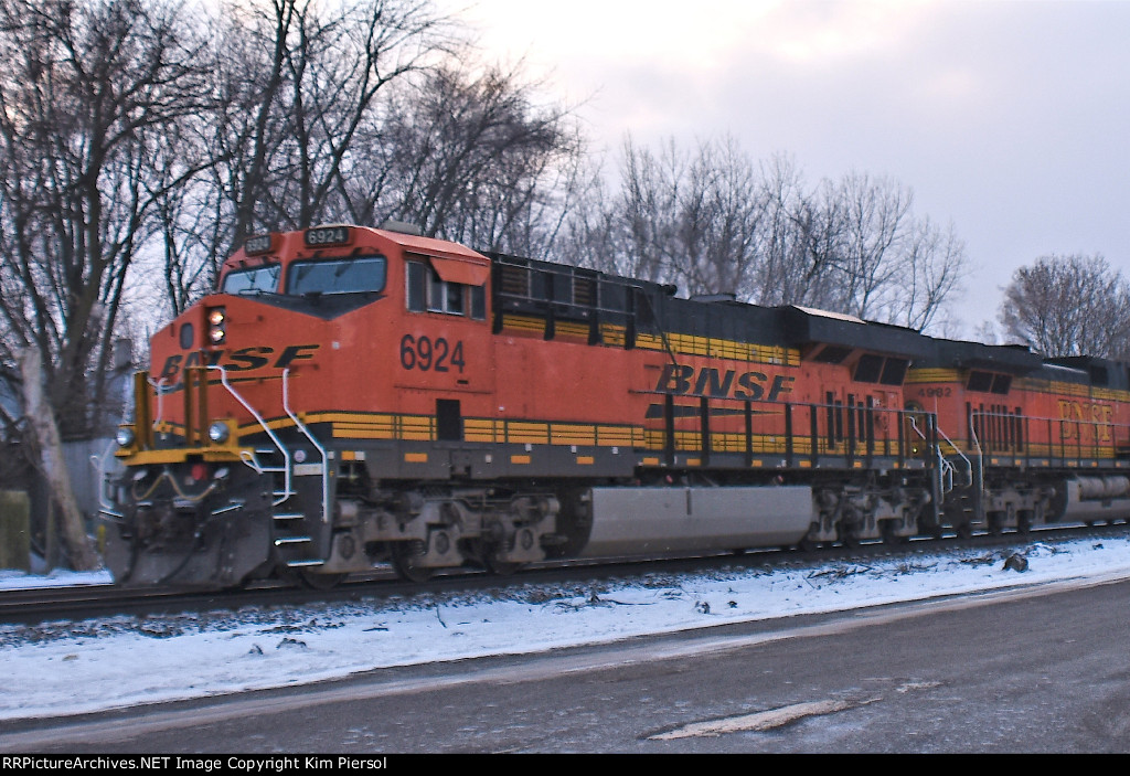 BNSF 6924 Pusher